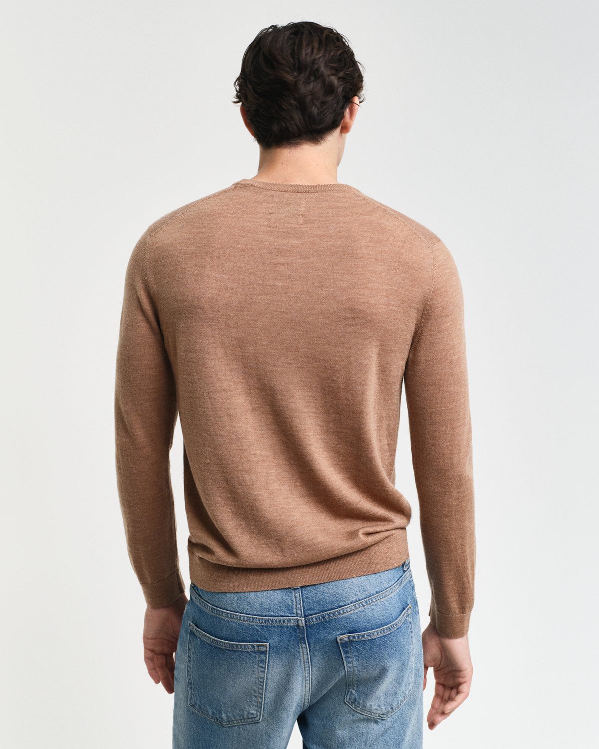 DK SAND MELANGE, EXTRAFINE MERINO WOOL C-NECK, BACK-VIEW BY GANT AU.
