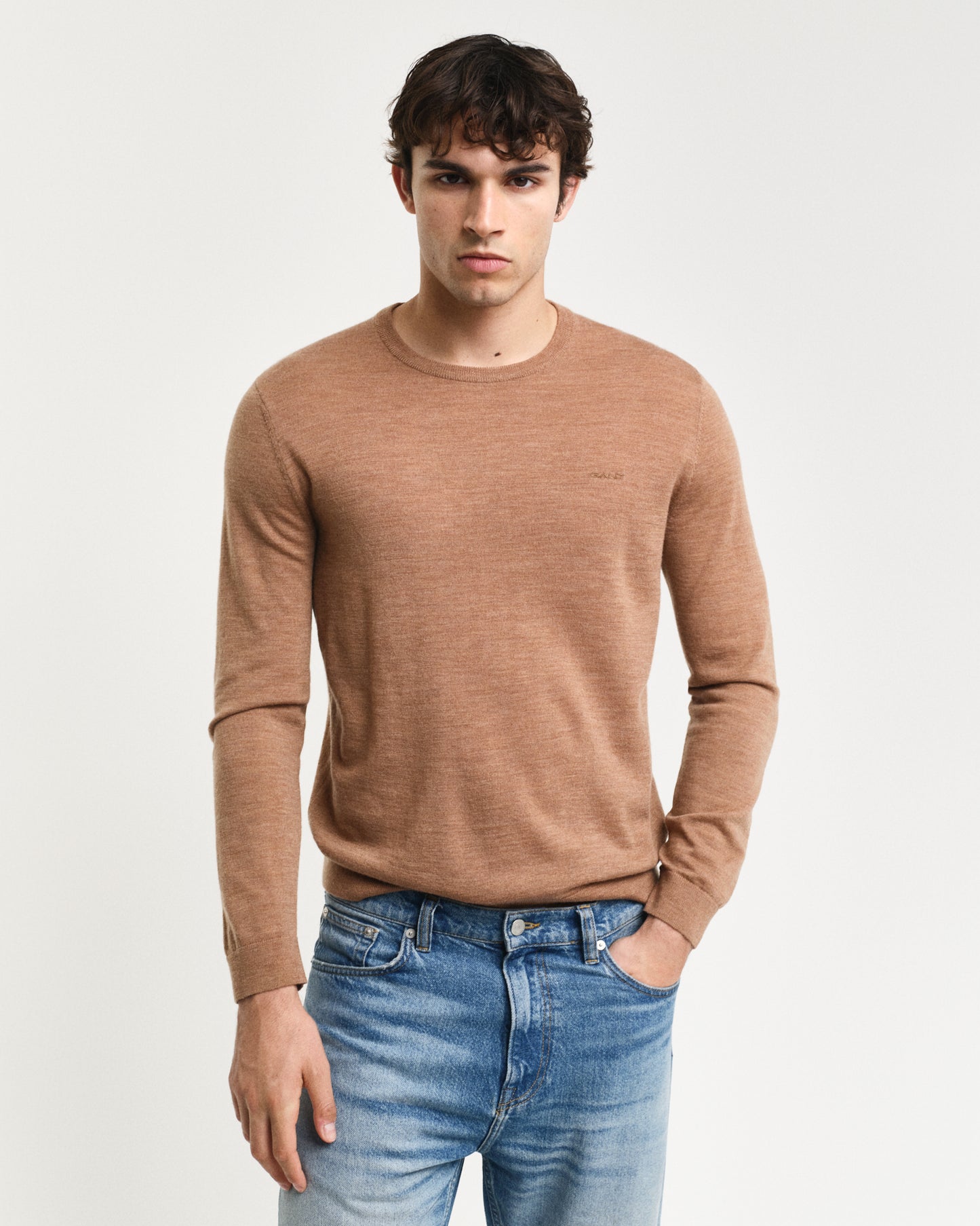 DK SAND MELANGE, EXTRAFINE MERINO WOOL C-NECK, FRONT-VIEW BY GANT AU.