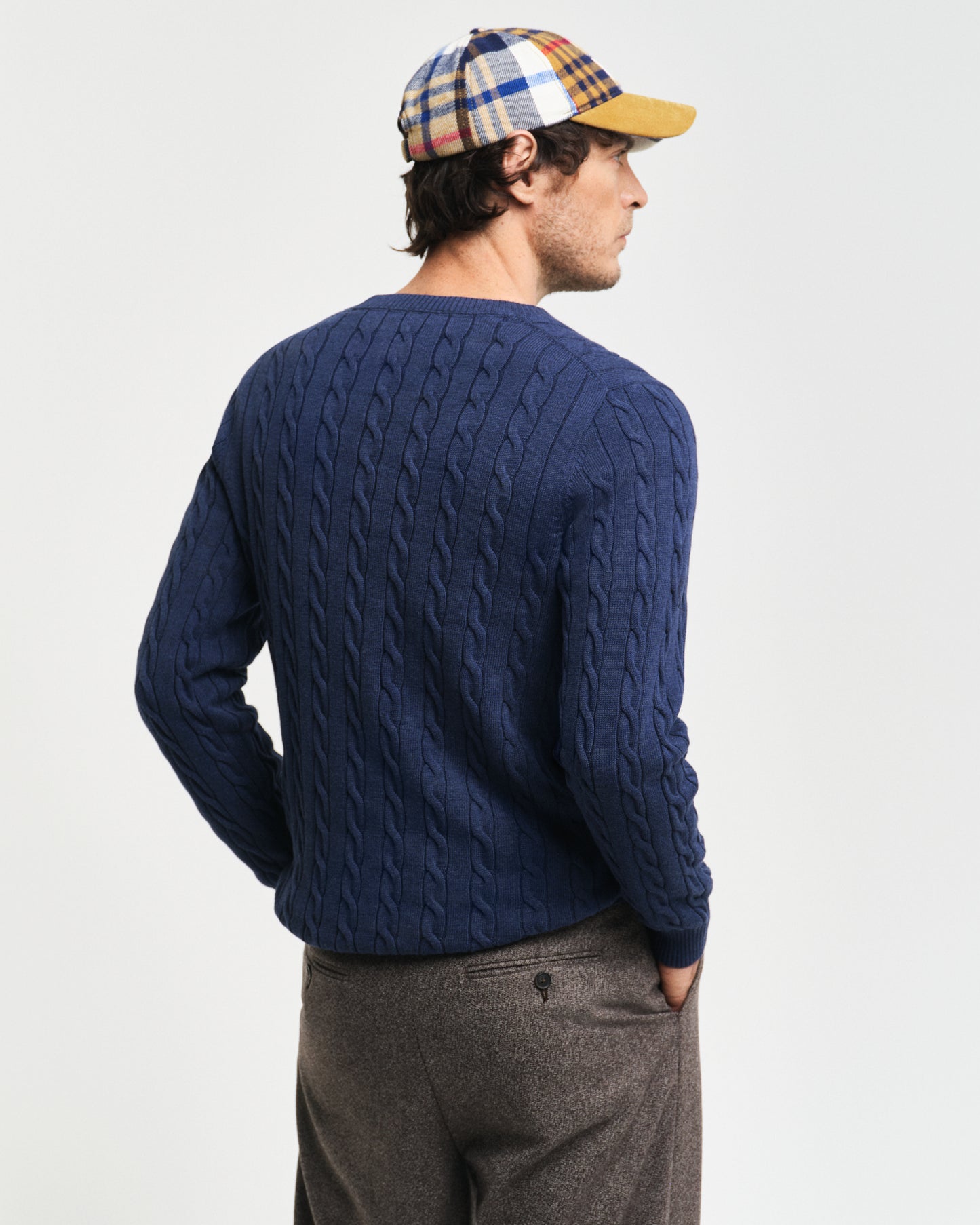 DK JEANSBLUE MELANGE, COTTON CABLE C-NECK, BACK-VIEW BY GANT AU.
