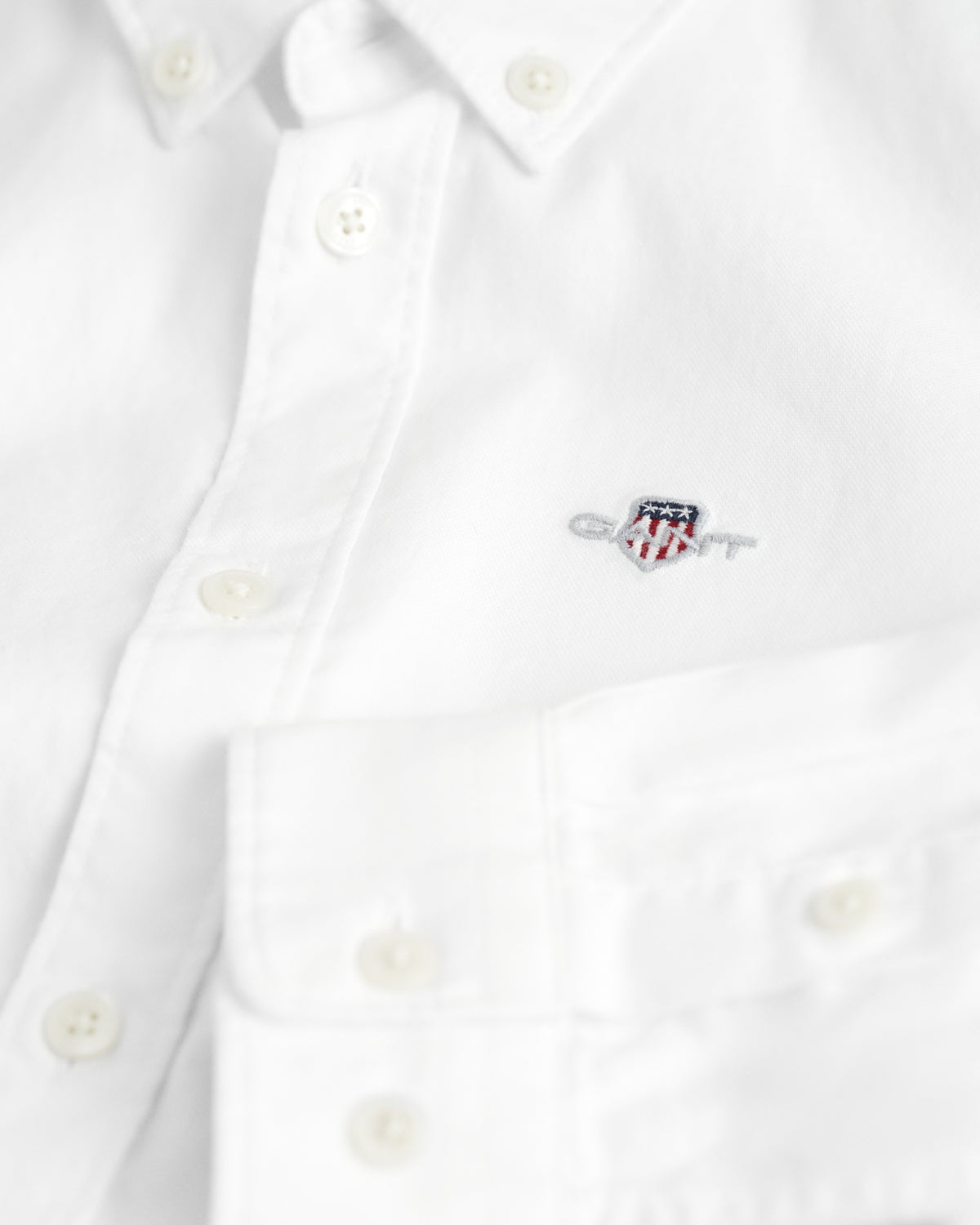 WHITE, SHIELD OXFORD BD SHIRT, FLAT-LAY BY GANT AU.