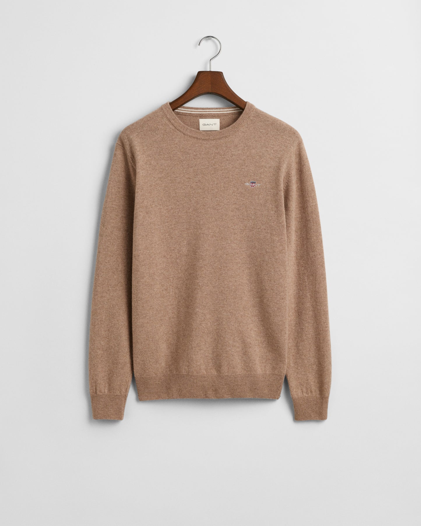 DK SAND MELANGE, SUPERFINE LAMBSWOOL C-NECK, FLAT-LAY BY GANT AU.