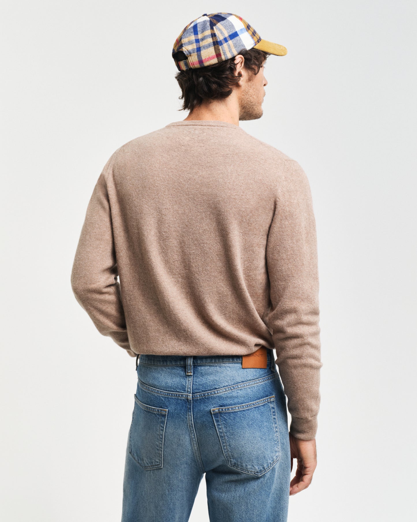 DK SAND MELANGE, SUPERFINE LAMBSWOOL C-NECK, BACK-VIEW BY GANT AU.