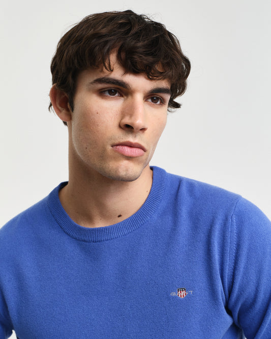 RICH BLUE, SUPERFINE LAMBSWOOL C-NECK, CLOSE-UP BY GANT AU.