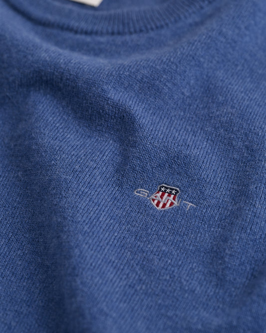 DK JEANSBLUE MELANGE, SUPERFINE LAMBSWOOL C-NECK, CLOSE-UP BY GANT AU.
