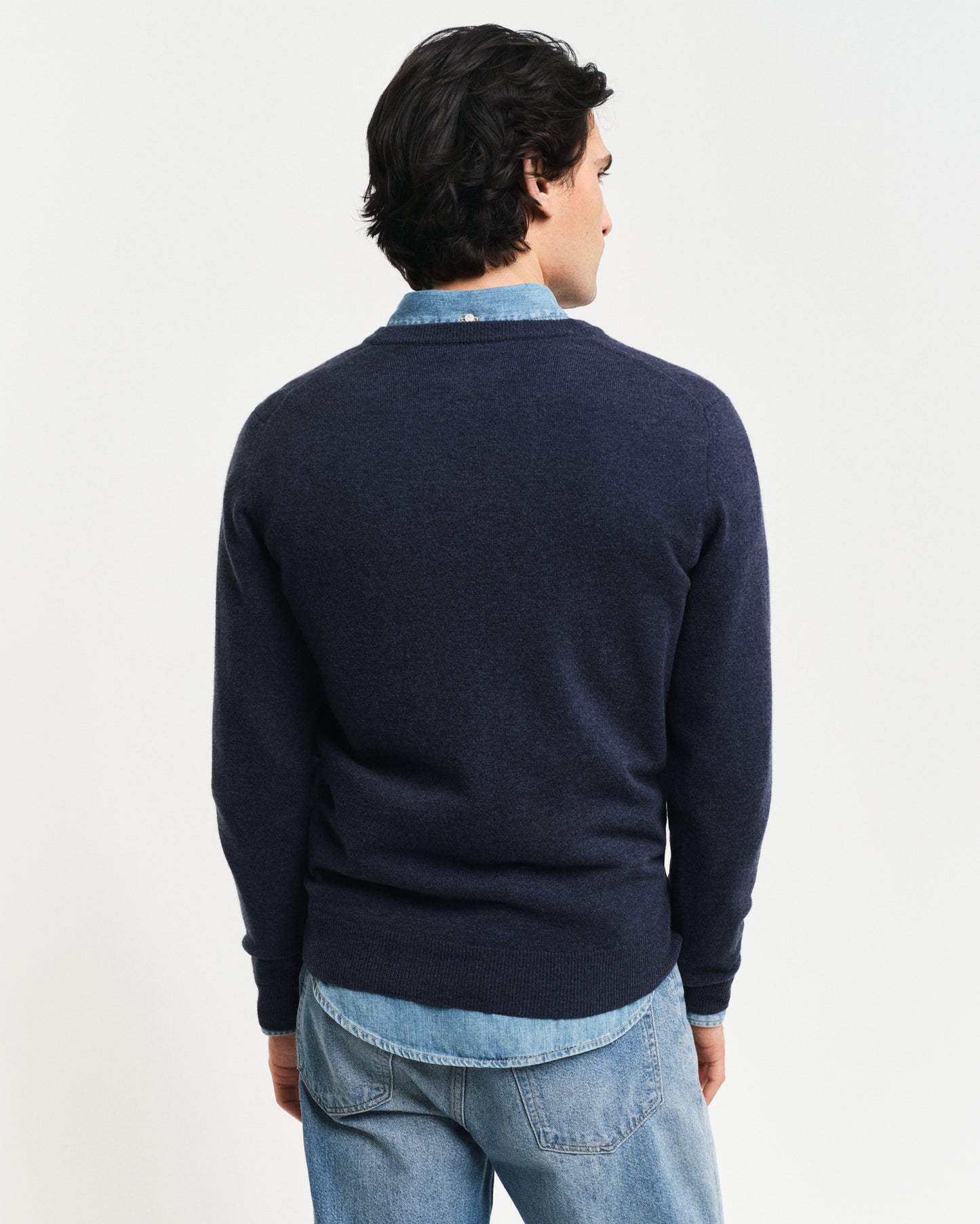 DARK NAVY MELANGE, SUPERFINE LAMBSWOOL V-NECK, BACK-VIEW BY GANT AU.