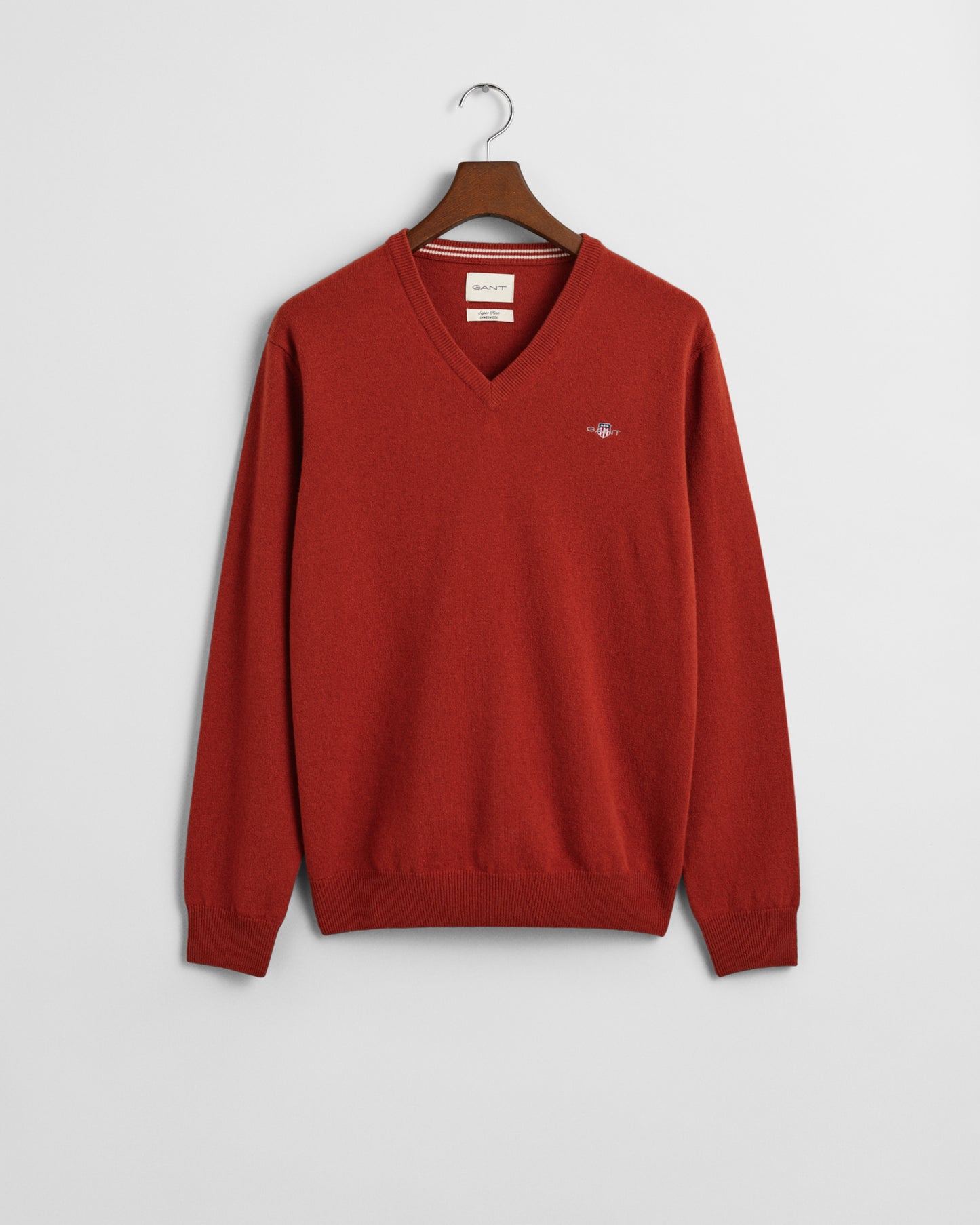 IRON RED, SUPERFINE LAMBSWOOL V-NECK BY GANT AU.