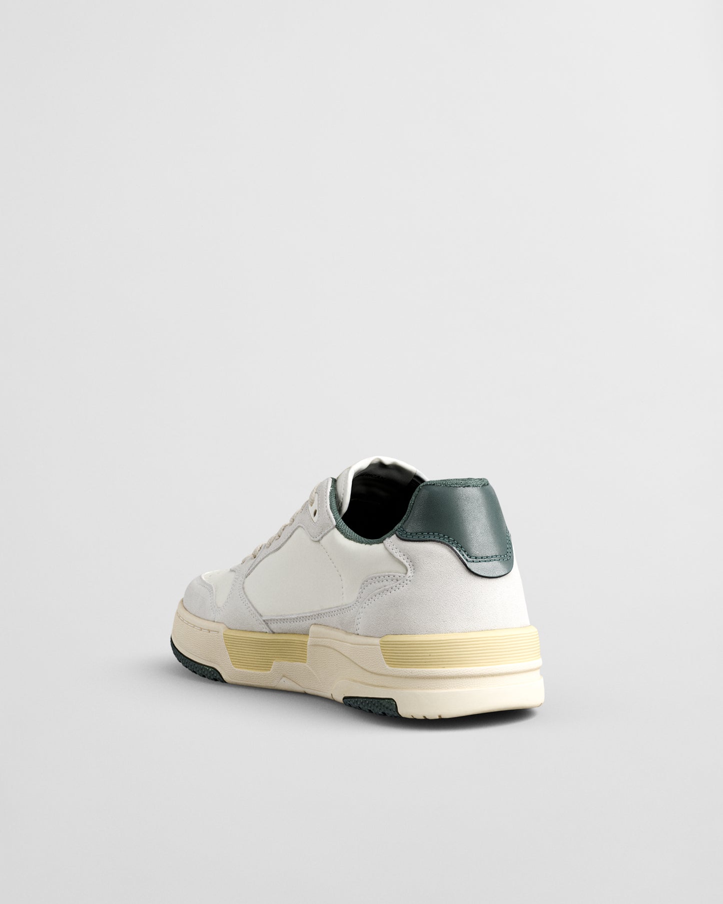 WHITE, BROOKPAL, FLAT-LAY BY GANT AU.