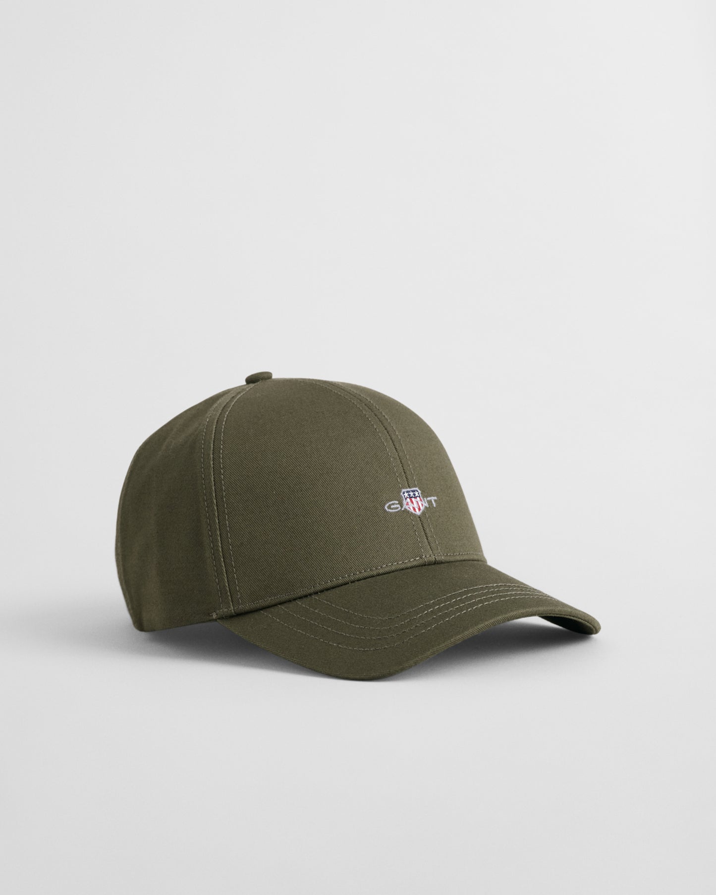 JUNIPER GREEN, UNISEX. HIGH COTTON TWILL CAP, FRONT-VIEW BY GANT AU.