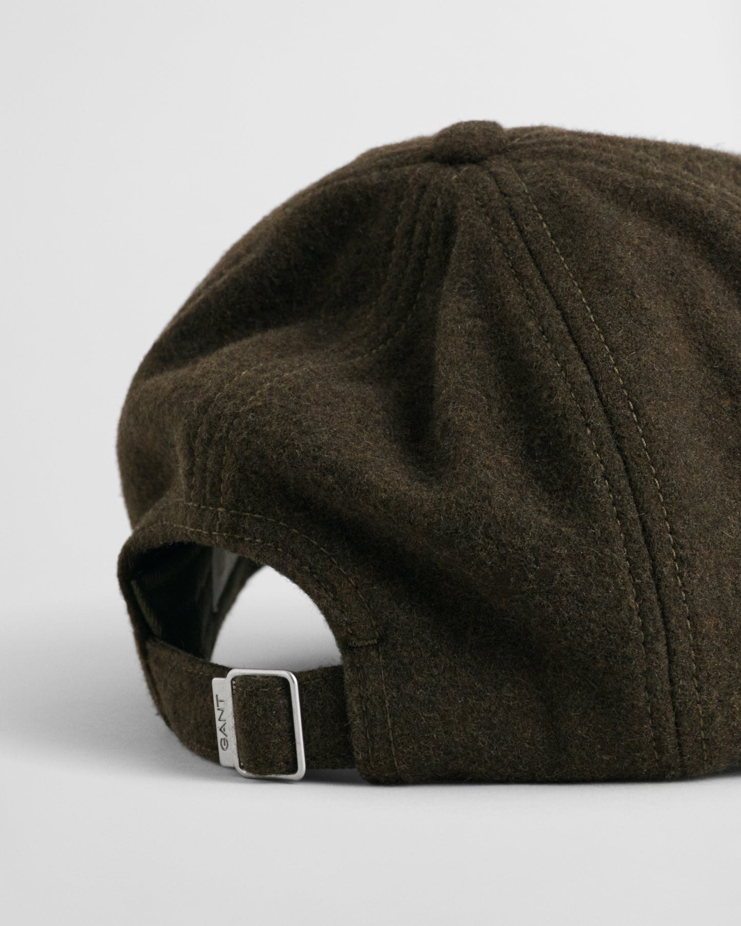 JUNIPER GREEN, SHIELD MELTON CAP, CLOSE-UP BY GANT AU.