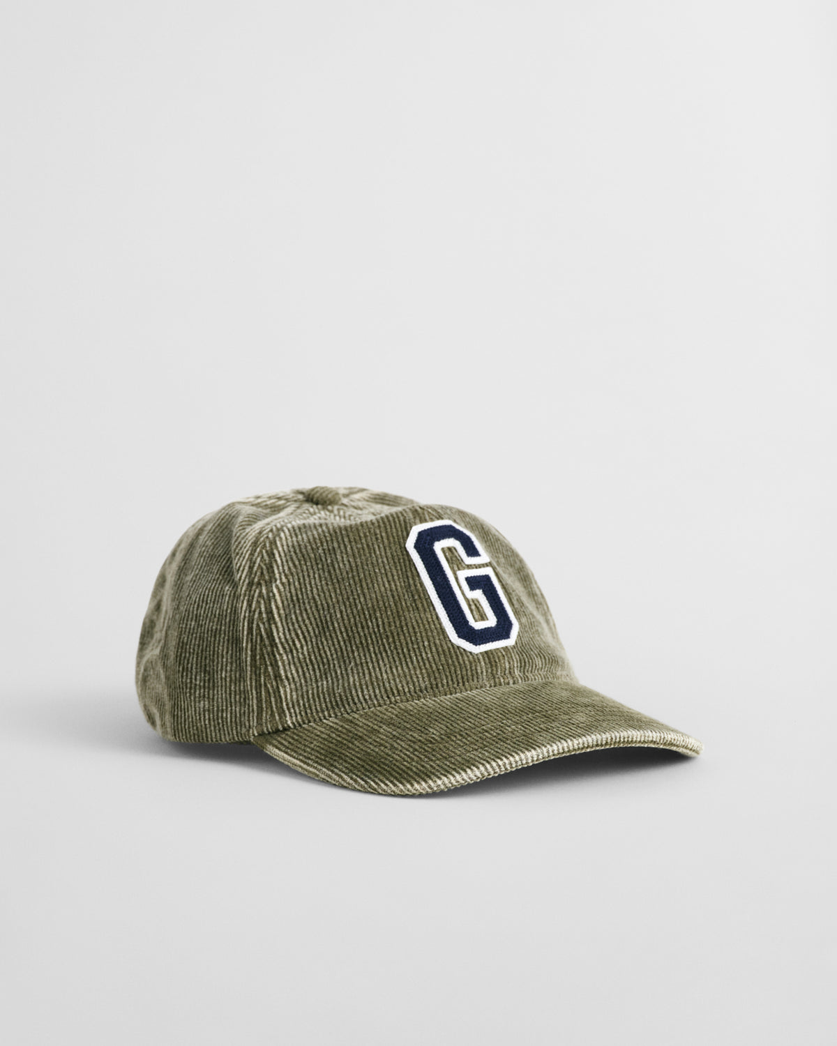 DARK CACTUS, G BADGE WASHED CORD CAP, FRONT-VIEW BY GANT AU.