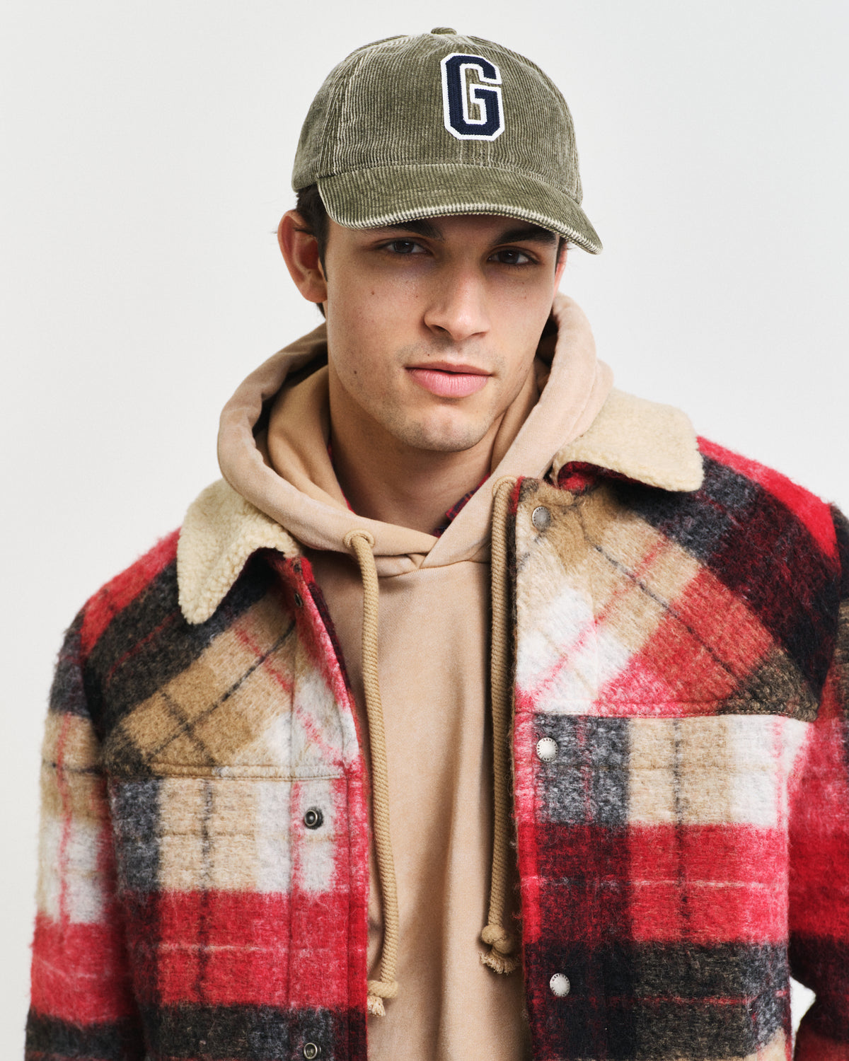 DARK CACTUS, G BADGE WASHED CORD CAP BY GANT AU.