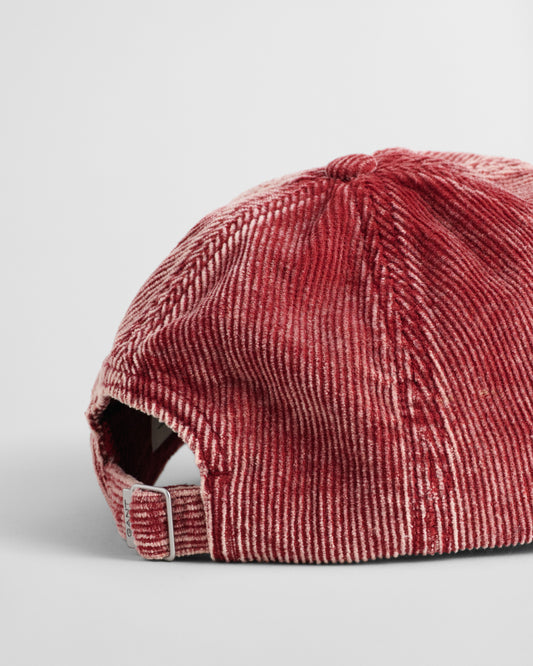 PLUMPED RED, G BADGE WASHED CORD CAP, CLOSE-UP BY GANT AU.