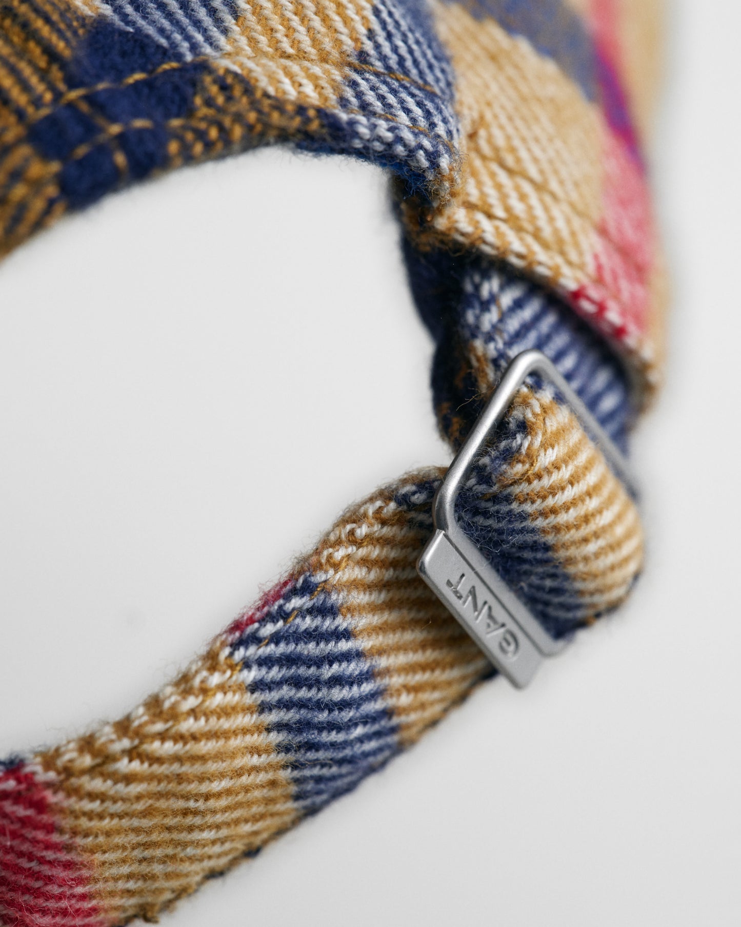 CUMIN BEIGE, LUMBERJACK CAP, CLOSE-UP BY GANT AU.