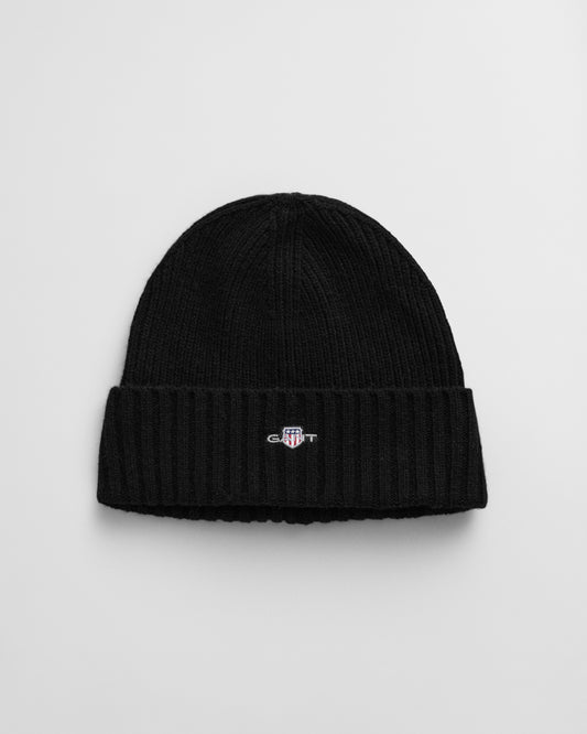 BLACK, UNISEX. SHIELD WOOL BEANIE, FRONT-VIEW BY GANT AU.