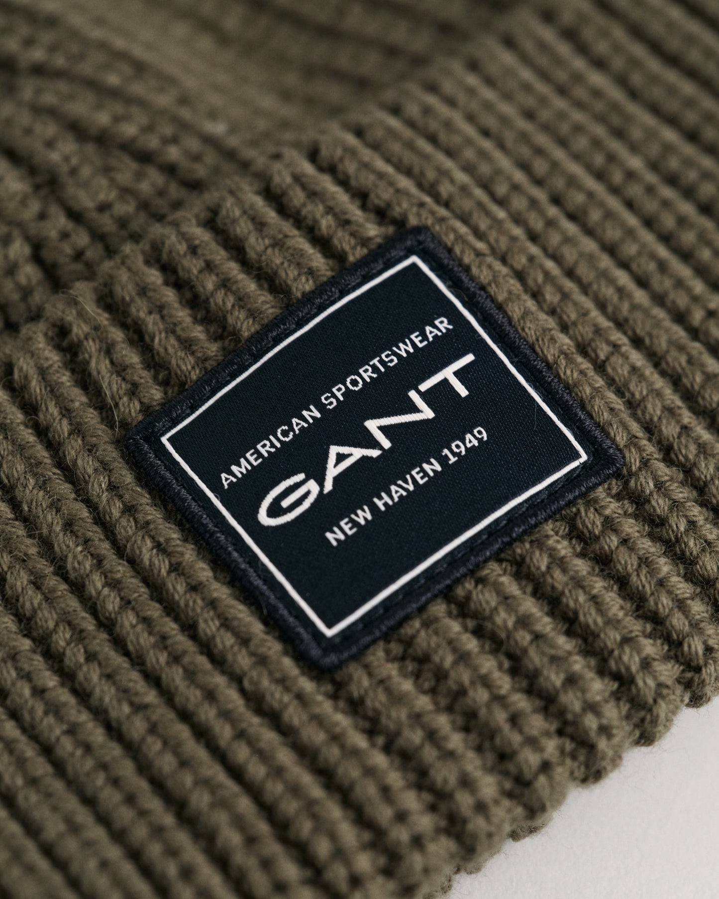 JUNIPER GREEN, COTTON RIBBED BEANIE, CLOSE-UP BY GANT AU.