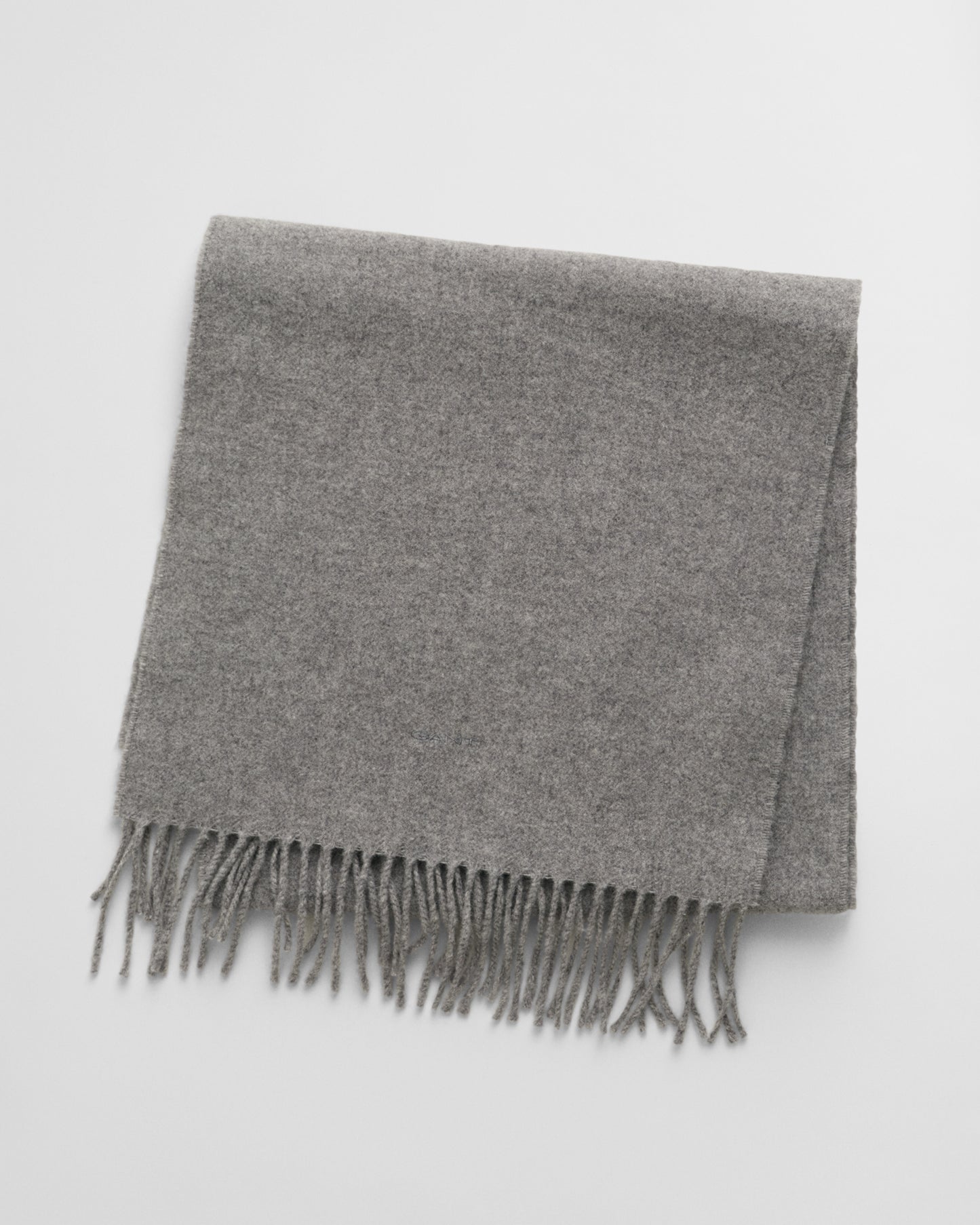 DARK GREY MELANGE, UNISEX. WOOL SCARF, FRONT-VIEW BY GANT AU.