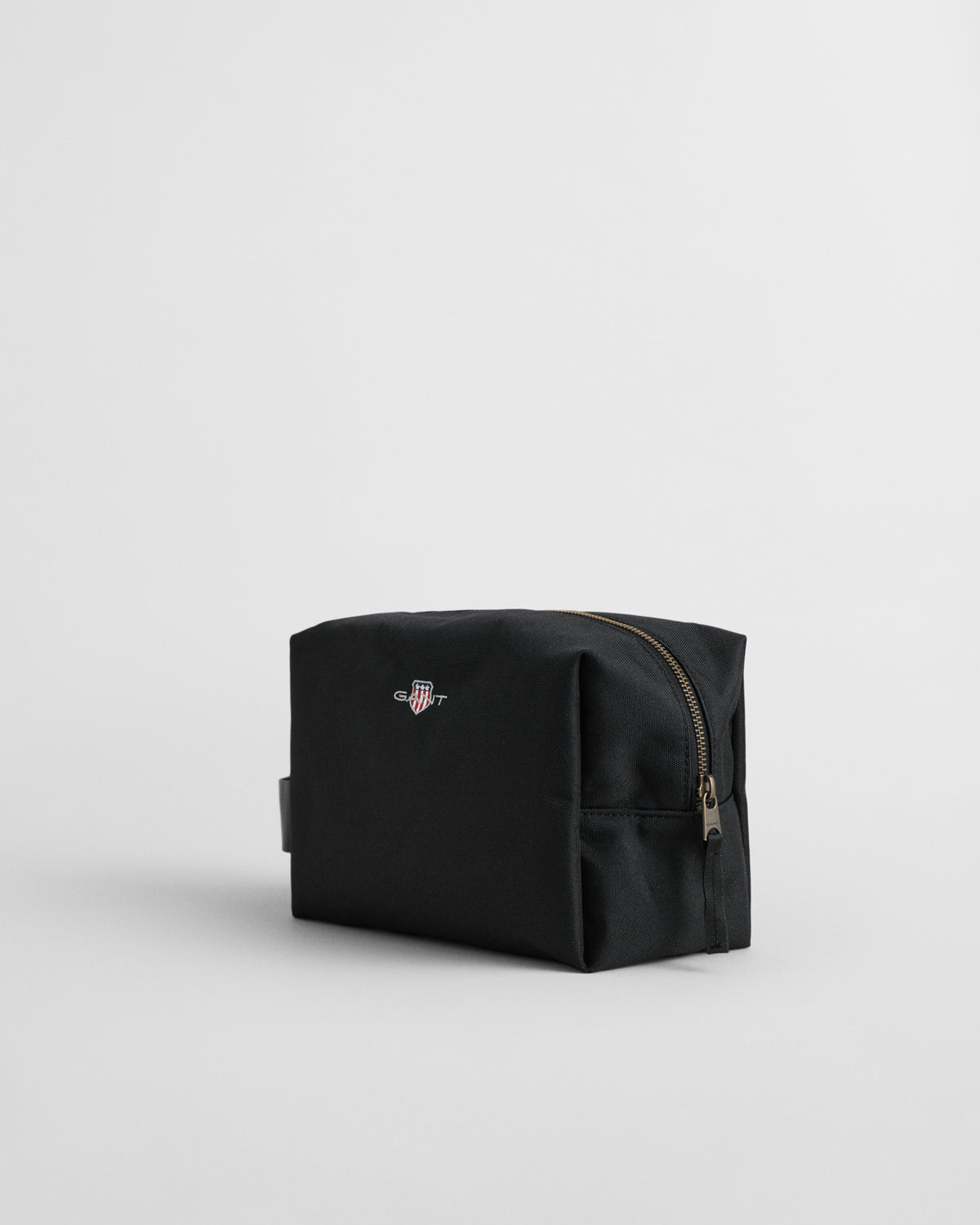 BLACK, SHIELD WASH BAG, FLAT-LAY BY GANT AU.