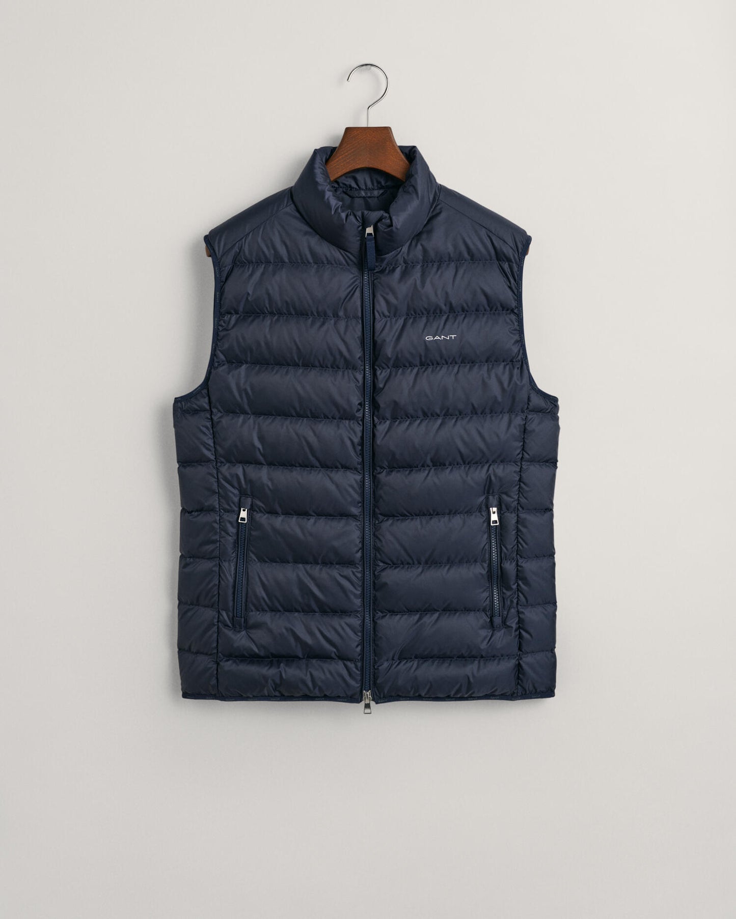 EVENING BLUE, LIGHT DOWN VEST, FLAT-LAY BY GANT AU.