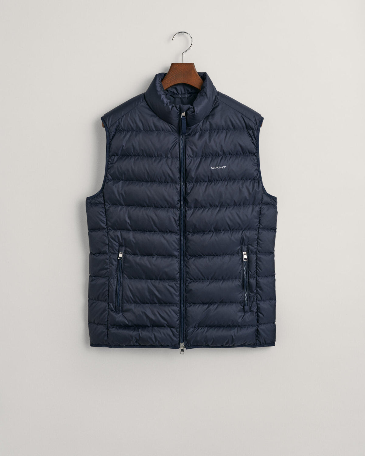 EVENING BLUE, LIGHT DOWN VEST, FLAT-LAY BY GANT AU.