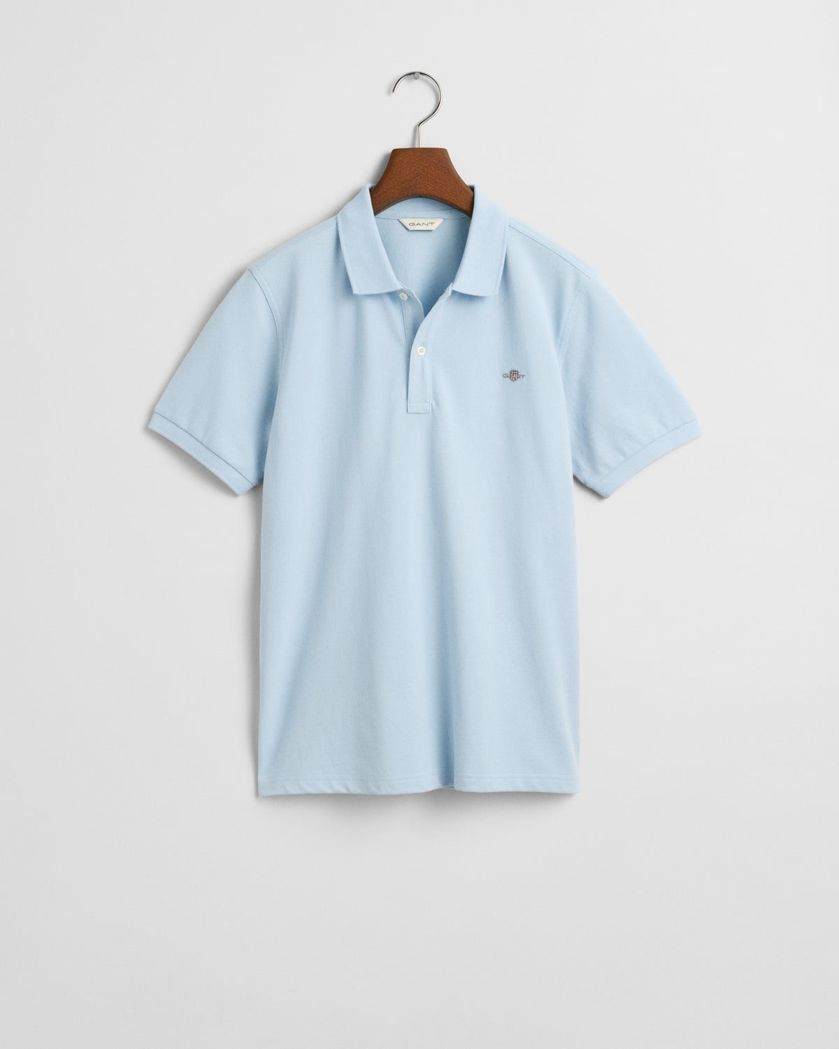 CALMING BLUE, SHIELD SS PIQUE BY GANT AU.