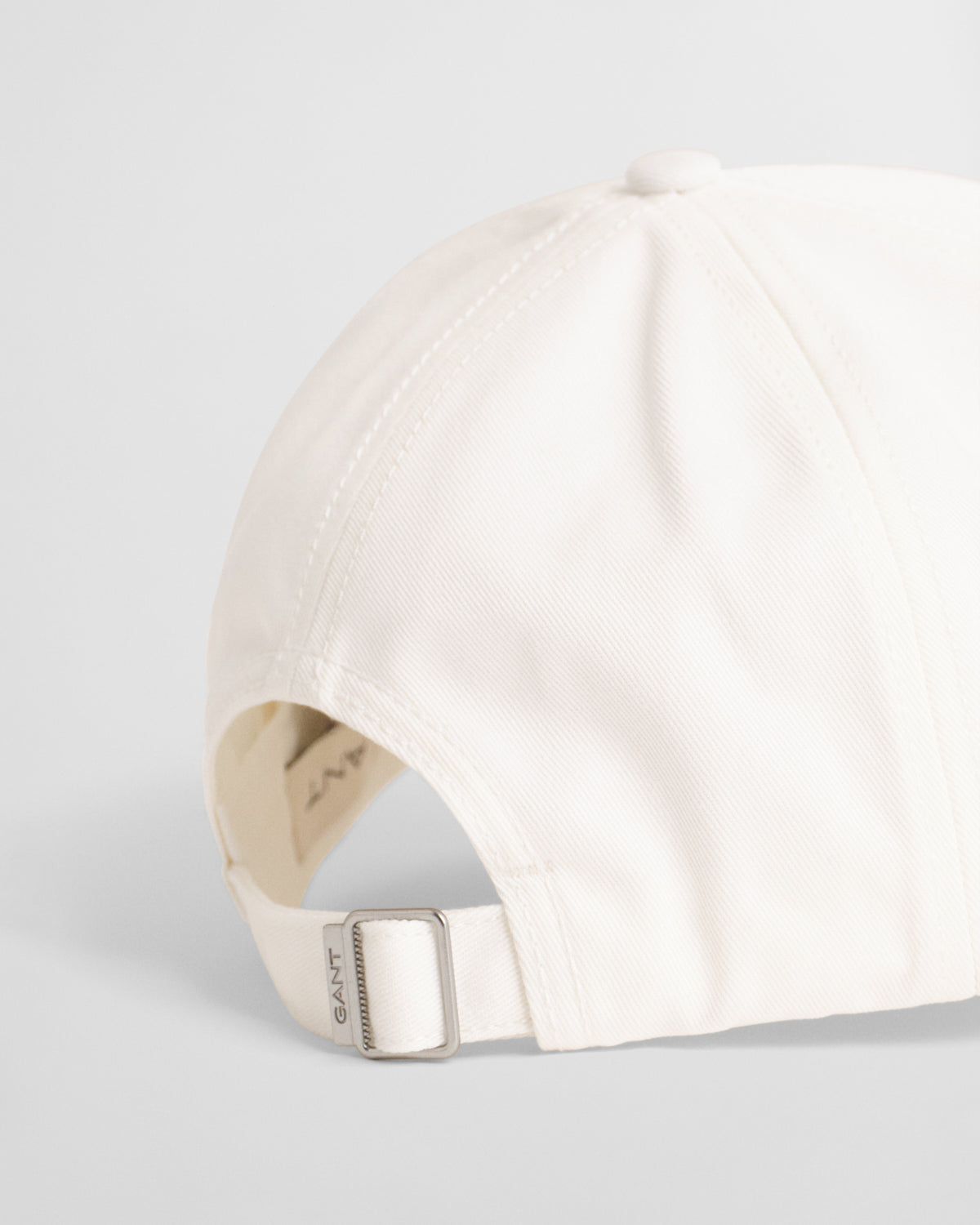 EGGSHELL, UNISEX. TWILL CAP, CLOSE-UP BY GANT AU.