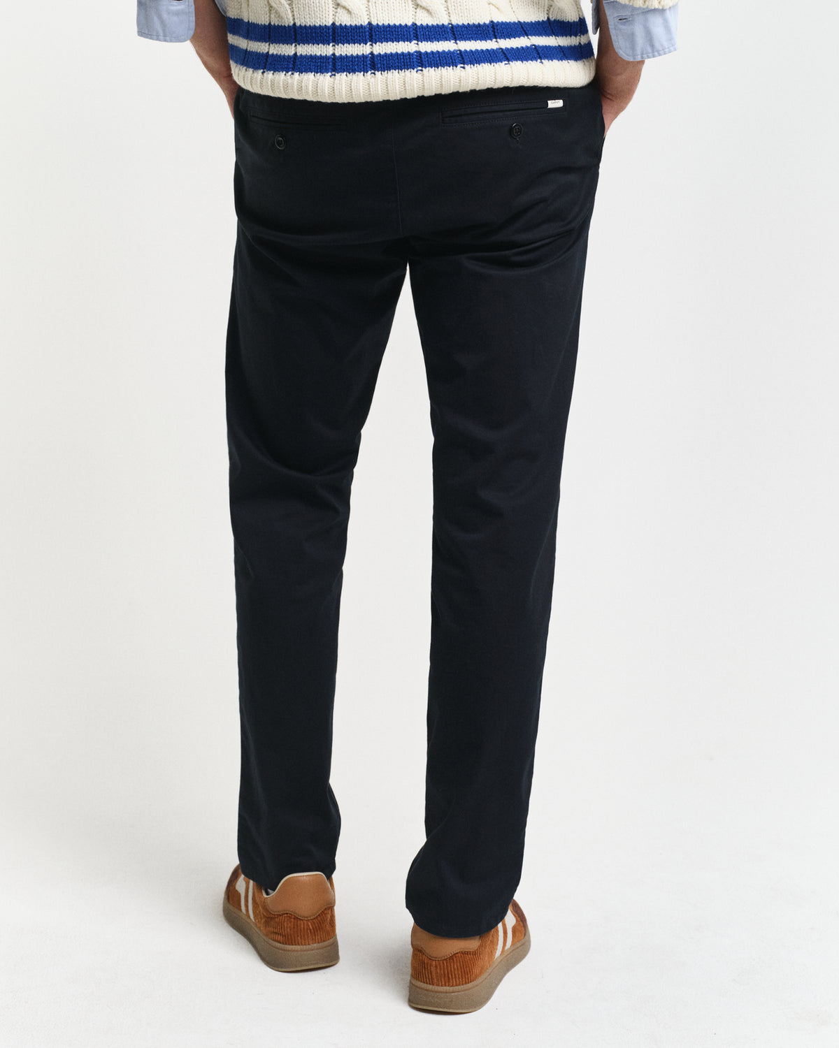 BLACK, SLIM TWILL CHINOS, BACK-VIEW BY GANT AU.