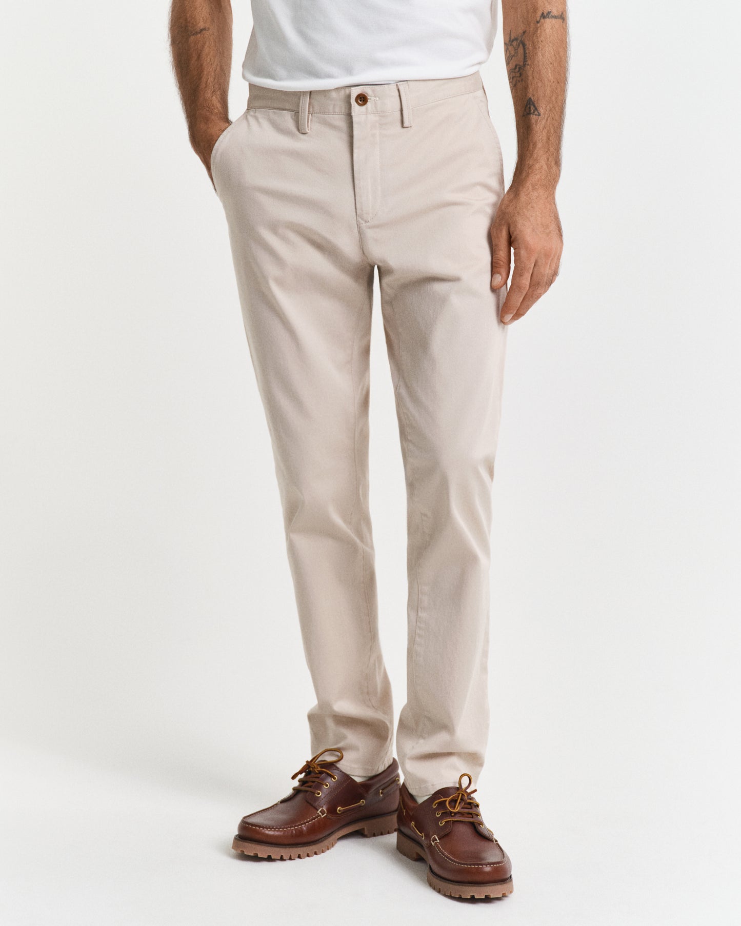 PUTTY, SLIM TWILL CHINOS, CLOSE-UP BY GANT AU.