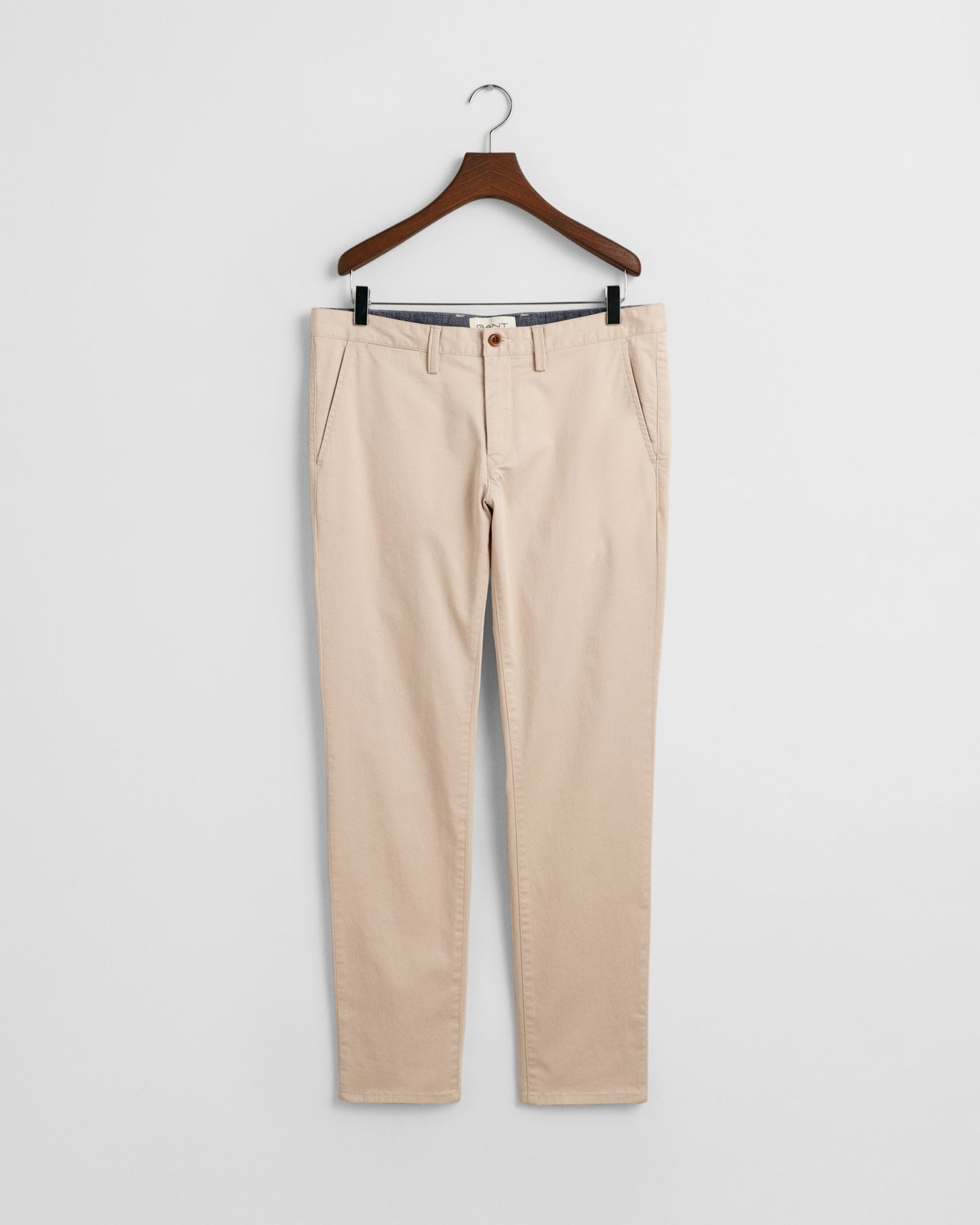PUTTY, SLIM TWILL CHINOS, FRONT-VIEW BY GANT AU.