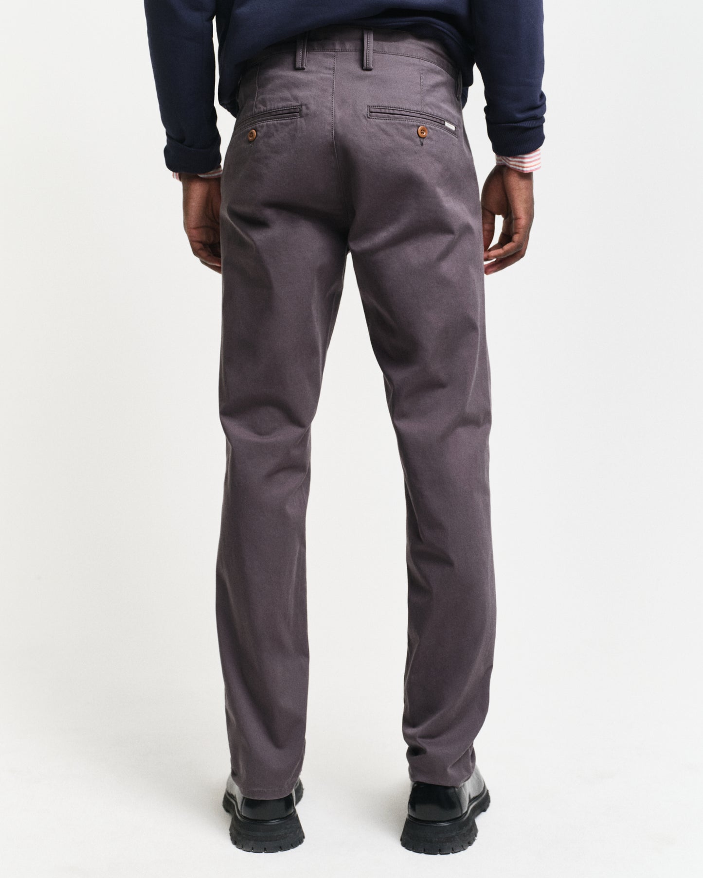 ANTRACITE, SLIM TWILL CHINOS, BACK-VIEW BY GANT AU.