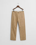 DARK KHAKI, STRAIGHT FIT EMB CHINOS, FLAT-LAY BY GANT AU.