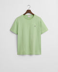APPLE GREEN, REG SHIELD SS T-SHIRT, FLAT-LAY BY GANT AU.