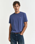 DUSTY NAVY, REG SHIELD SS T-SHIRT, FRONT-VIEW BY GANT AU.