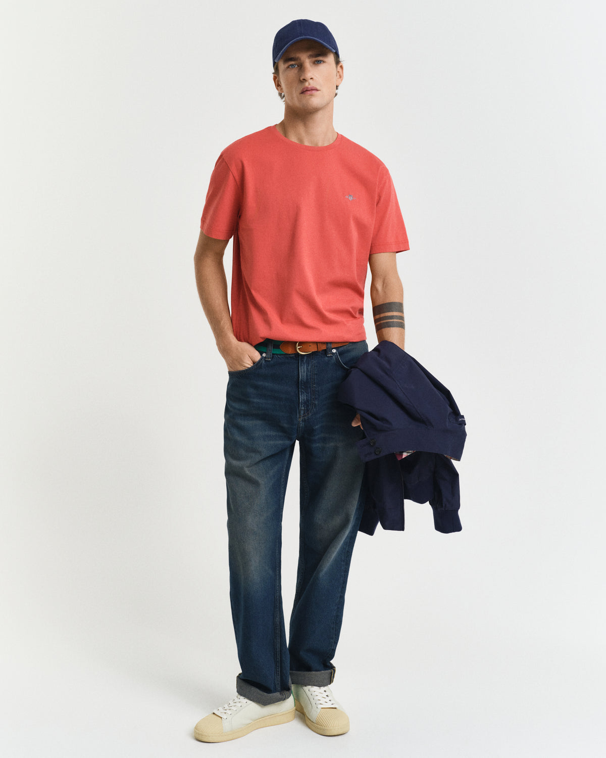 BRICK RED, REG SHIELD SS T-SHIRT BY GANT AU.