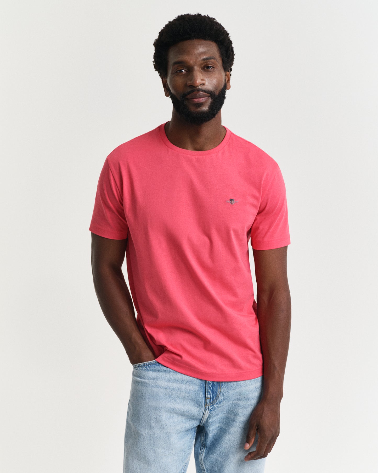 WATERMELON RED, REG SHIELD SS T-SHIRT, FRONT-VIEW BY GANT AU.