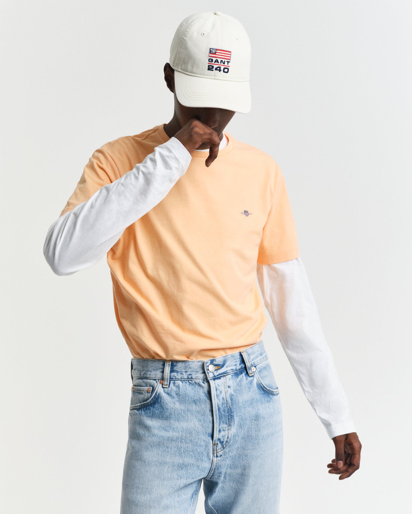 PEACHY ORANGE, REG SHIELD SS T-SHIRT, FRONT-VIEW BY GANT AU.