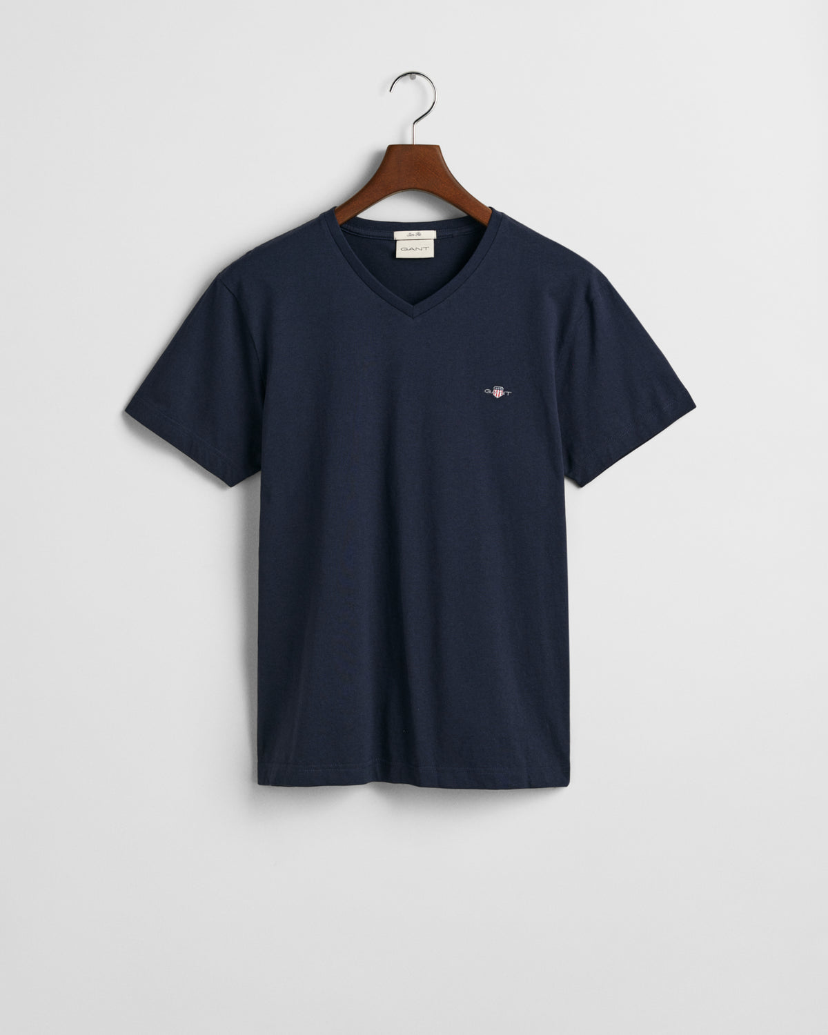 EVENING BLUE, SLIM SHIELD V-NECK T-SHIRT BY GANT AU.