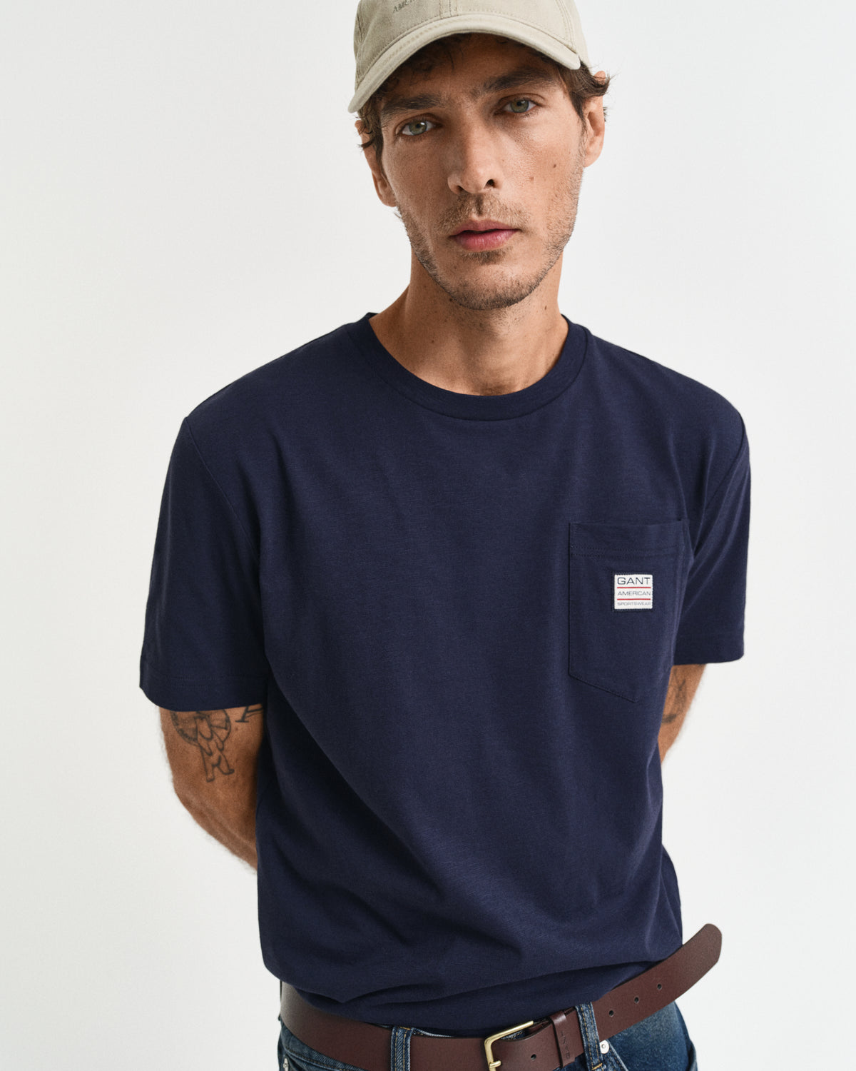 EVENING BLUE, POCKET SS T-SHIRT, CLOSE-UP BY GANT AU.