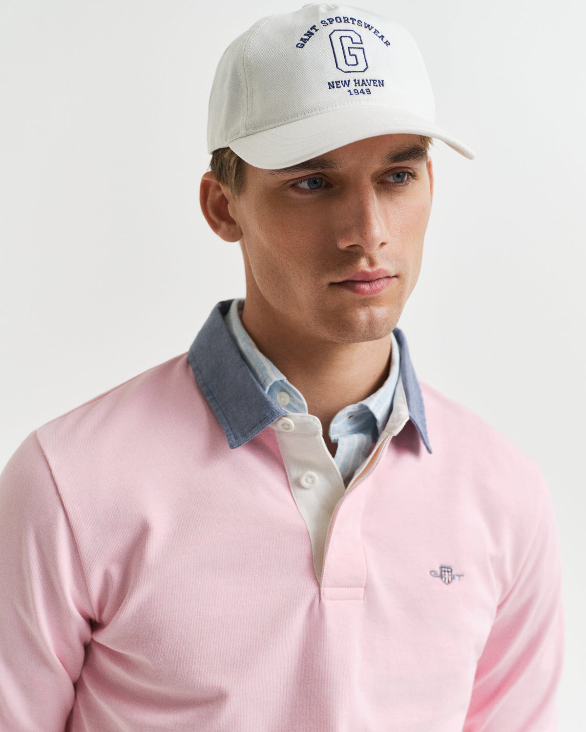 CALIFORNIA PINK, REG CHAMBRAY HEAVY RUGGER, CLOSE-UP BY GANT AU.