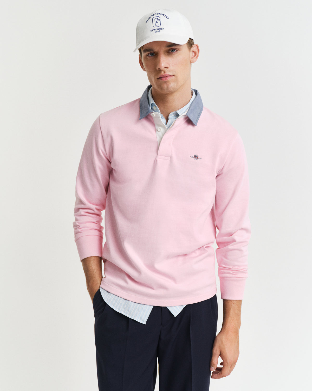 CALIFORNIA PINK, REG CHAMBRAY HEAVY RUGGER, FRONT-VIEW BY GANT AU.