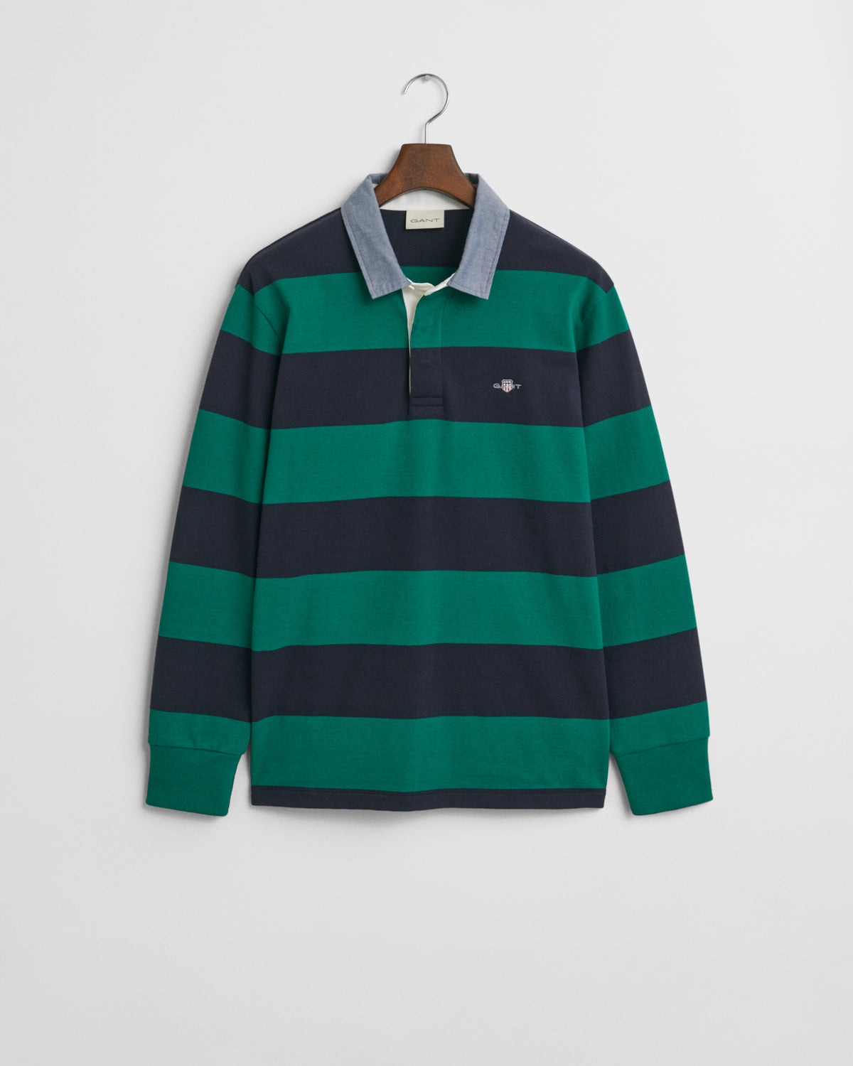 DEEP GREEN, REG CHAMBRAY STRIPE HEAVY RUGGER, FLAT-LAY BY GANT AU.