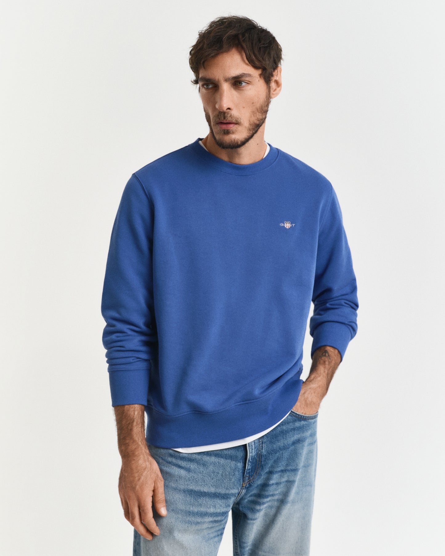 RICH BLUE, REG SHIELD C-NECK SWEAT, FRONT-VIEW BY GANT AU.