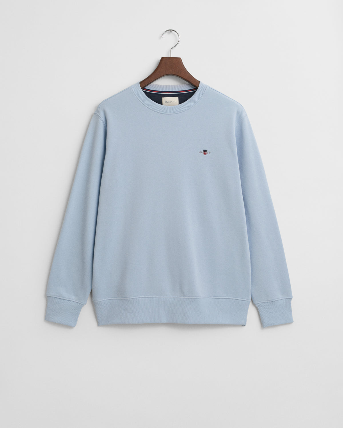 FRESH BLUE, REG SHIELD C-NECK SWEAT, FLAT-LAY BY GANT AU.
