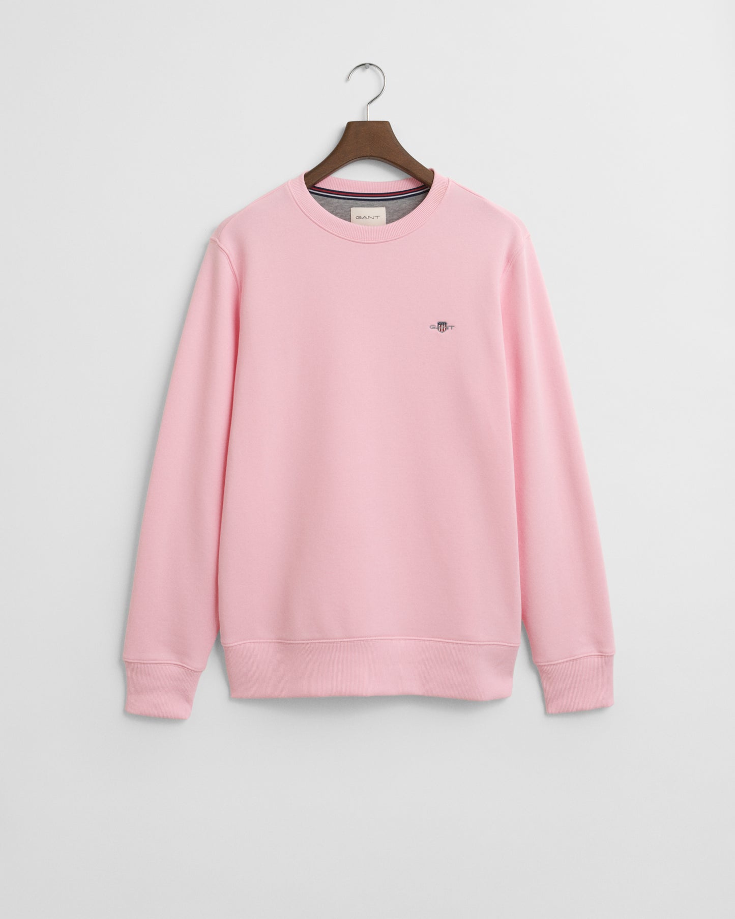 CALIFORNIA PINK, REG SHIELD C-NECK SWEAT, FLAT-LAY BY GANT AU.