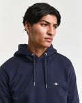EVENING BLUE, REG SHIELD HOODIE, CLOSE-UP BY GANT AU.