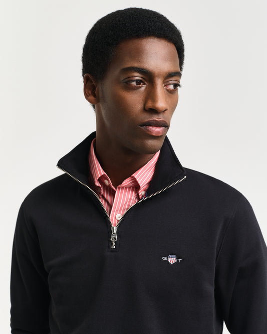 BLACK, REG SHIELD HALF ZIP SWEAT, CLOSE-UP BY GANT AU.