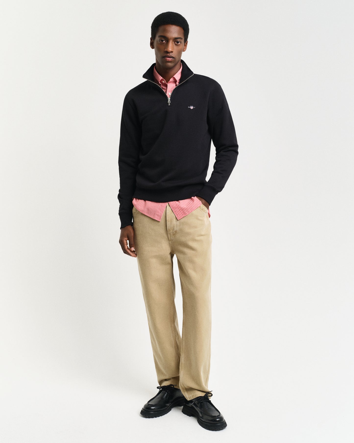 BLACK, REG SHIELD HALF ZIP SWEAT BY GANT AU.