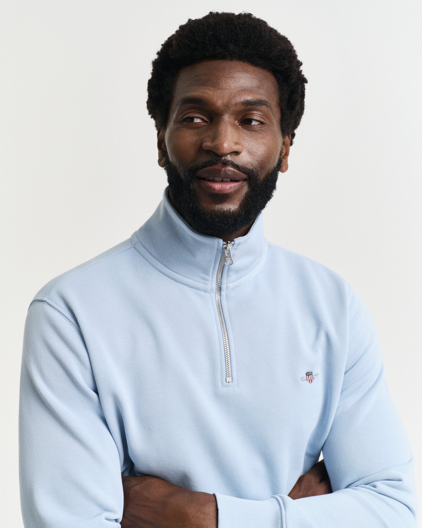 FRESH BLUE, REG SHIELD HALF ZIP SWEAT, CLOSE-UP BY GANT AU.