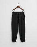BLACK, REG SHIELD SWEATPANTS, FLAT-LAY BY GANT AU.