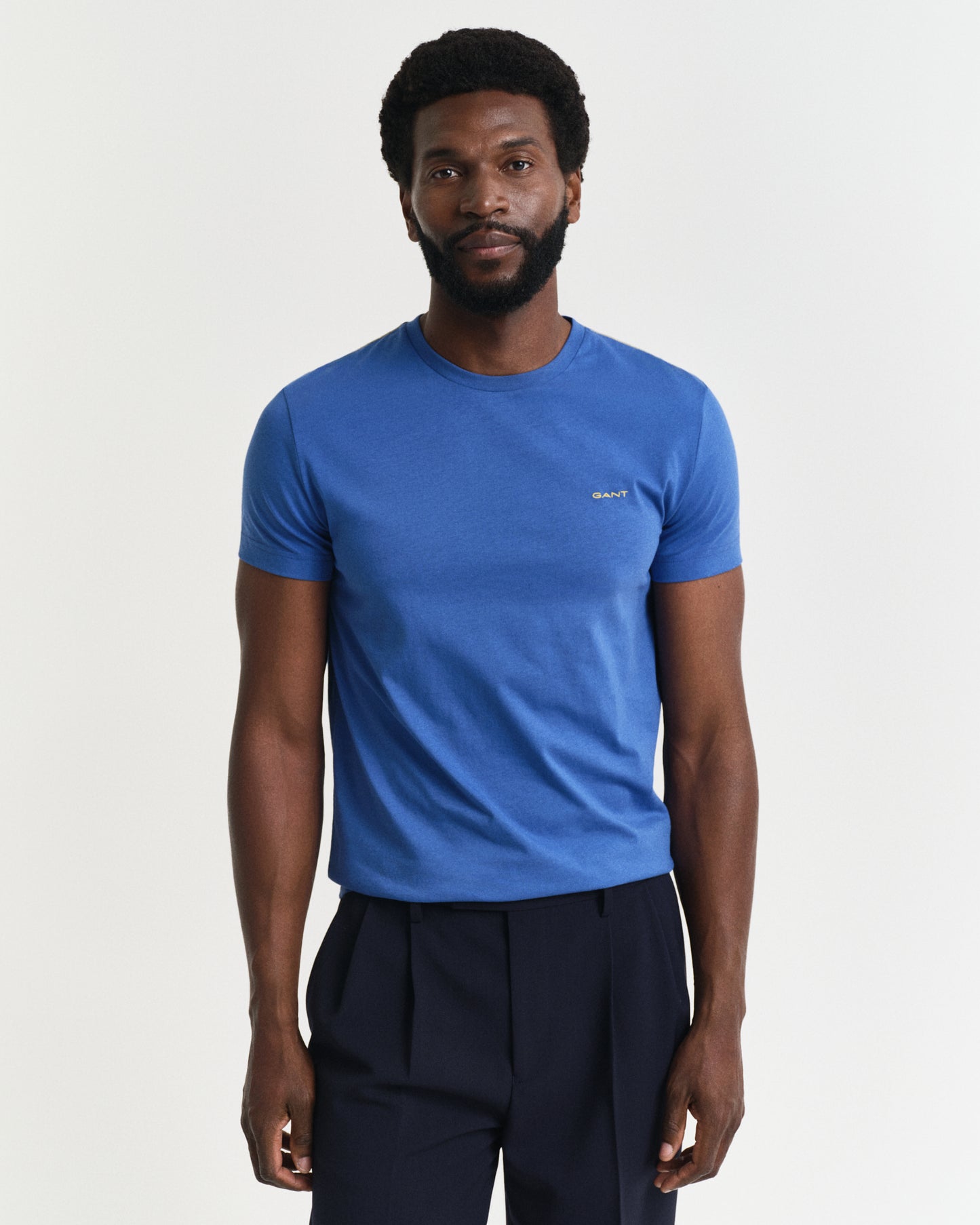 RICH BLUE, CONTRAST LOGO SS T-SHIRT, FRONT-VIEW BY GANT AU.