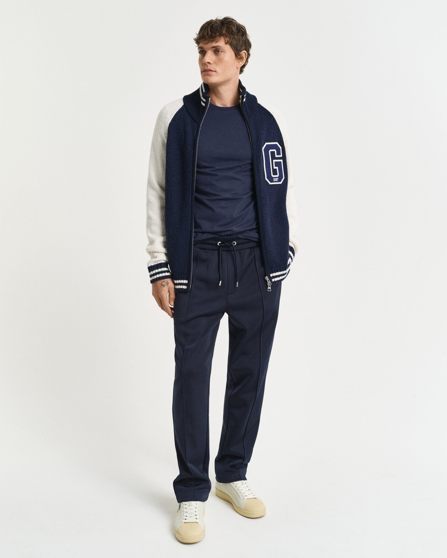 EVENING BLUE, CONTRAST LOGO SS T-SHIRT BY GANT AU.